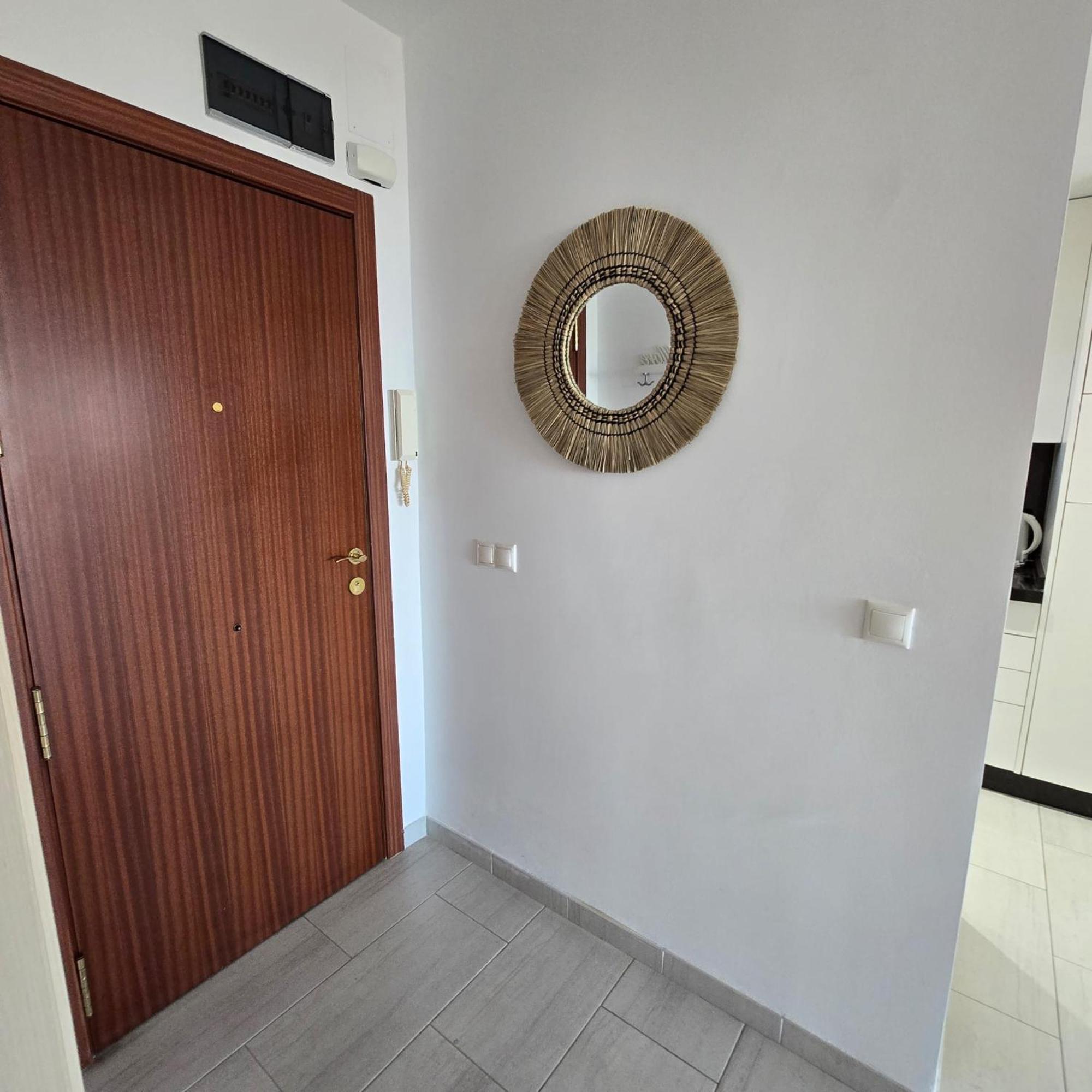 Center Walking Distance And Plaza De Naranjos Apartamento *